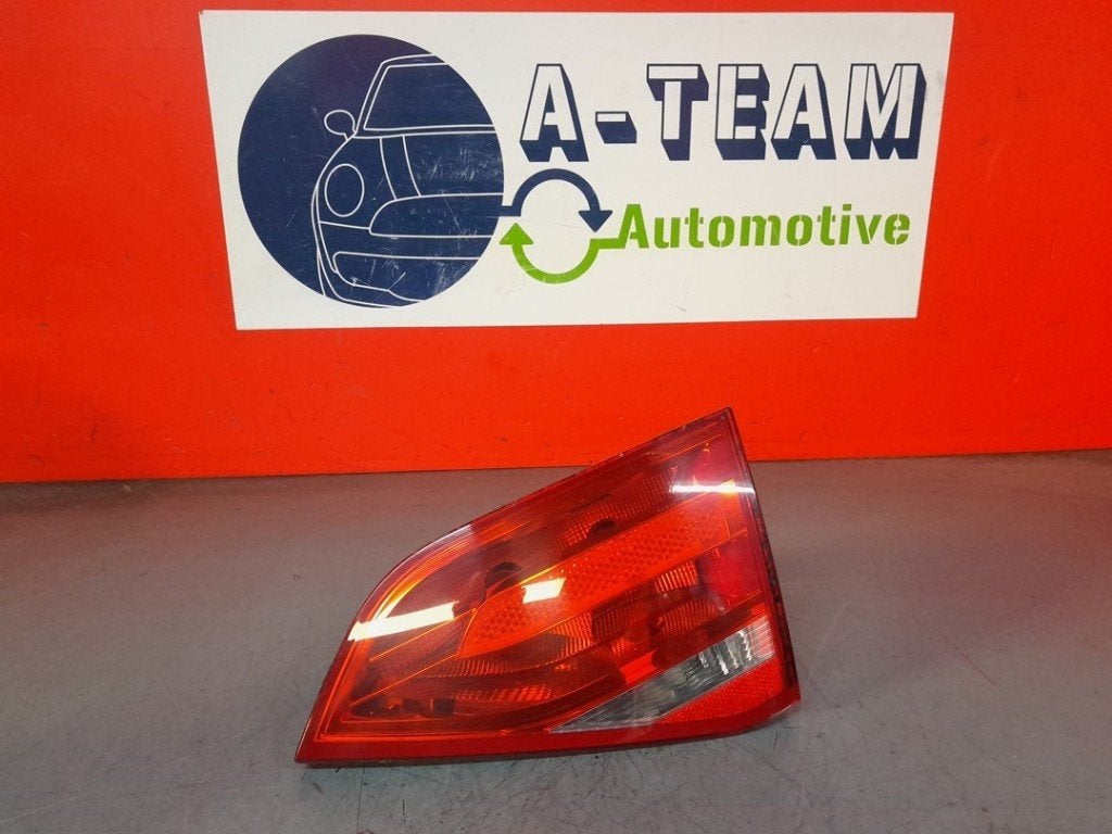 FEU ARRIÈRE DROIT Audi A4 Avant (B8) (01-2007/12-2015), Auto-Union-Straße  1,
85057  Ingolstadt, DE, Info@audi.de, Audi, Utilisé