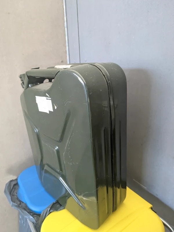 Metalen jerrycan met een inhoud van 20 liter, Doe-het-zelf en Bouw, Transportwagens, Ophalen, Gebruikt, Overige typen