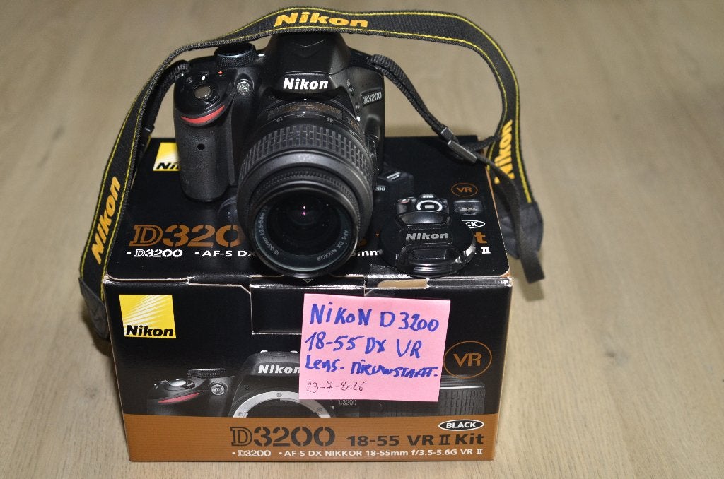 nikon d3200 met 18-55 dx vr lens nieuwstaat, Spiegelreflex, Geheugenkaart, Ophalen of Verzenden, Zo goed als nieuw