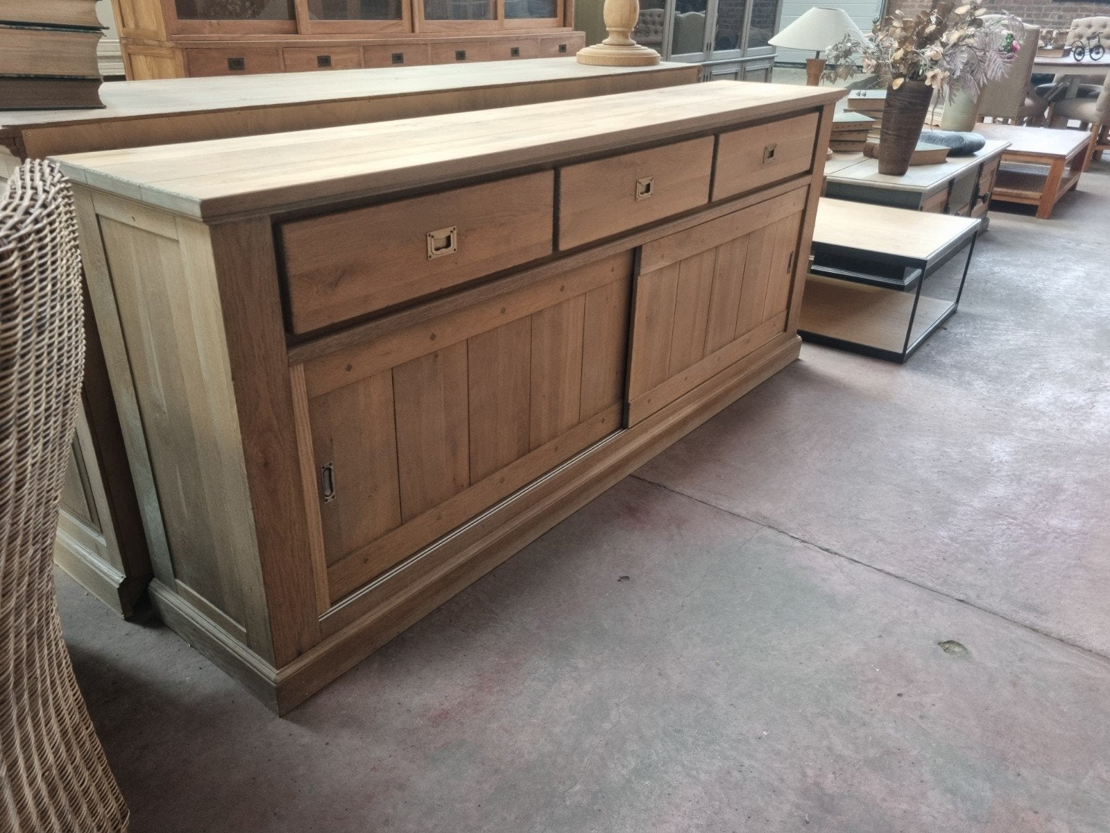 Buffet art en chêne, 25 à 50 cm, 200 cm ou plus, Chêne, .