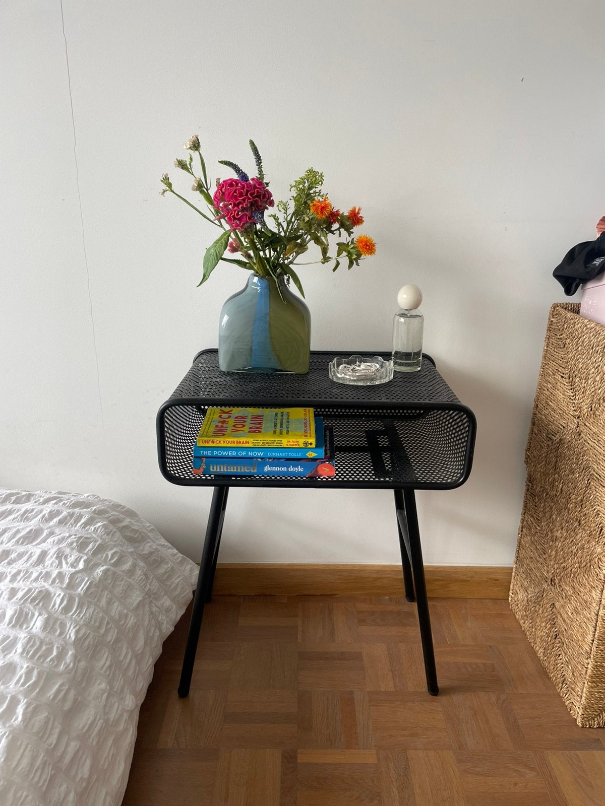 Design metaal open nachtkastje / bijzettafeltje van By-Boo, Huis en Inrichting, Ophalen, Gebruikt, Modern design