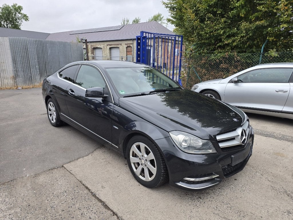 Mercedes classe c coupé essence 2011 189000km bt auto GARANT, Auto's, Mercedes-Benz, Automaat, Euro 5, Achterwielaandrijving, Blauw