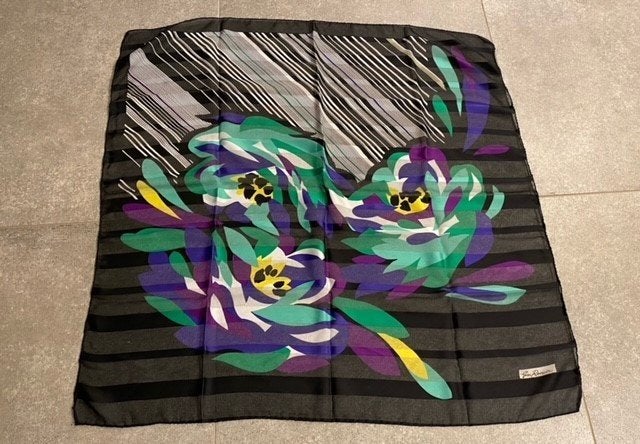 Gim Renoir zwarte foulard met multicolor bloemenprint, Kleding | Dames, Gim Renoir, Ophalen of Verzenden, Zo goed als nieuw, Sjaal