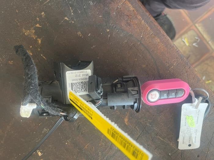 Kontaktslot + Sleutel van een Fiat 500, Gebruikt, -, -, Ophalen of Verzenden