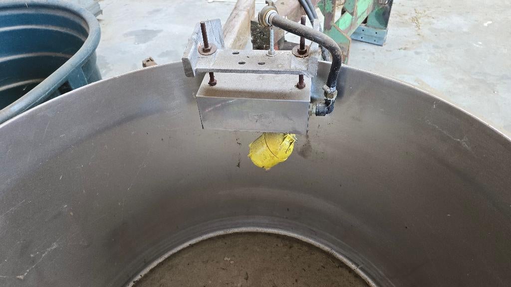 RVS Drinkbak 600L – Gemaakt van Melkkoeltank – Met Vlotter