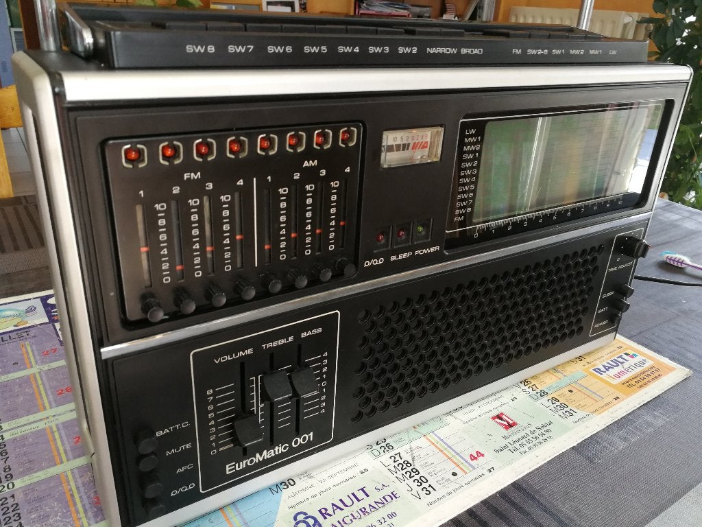 radio Euromatic 001 uit Rusland,1977, Antiquités & Art, Antiquités | TV & Hi-Fi, Enlèvement