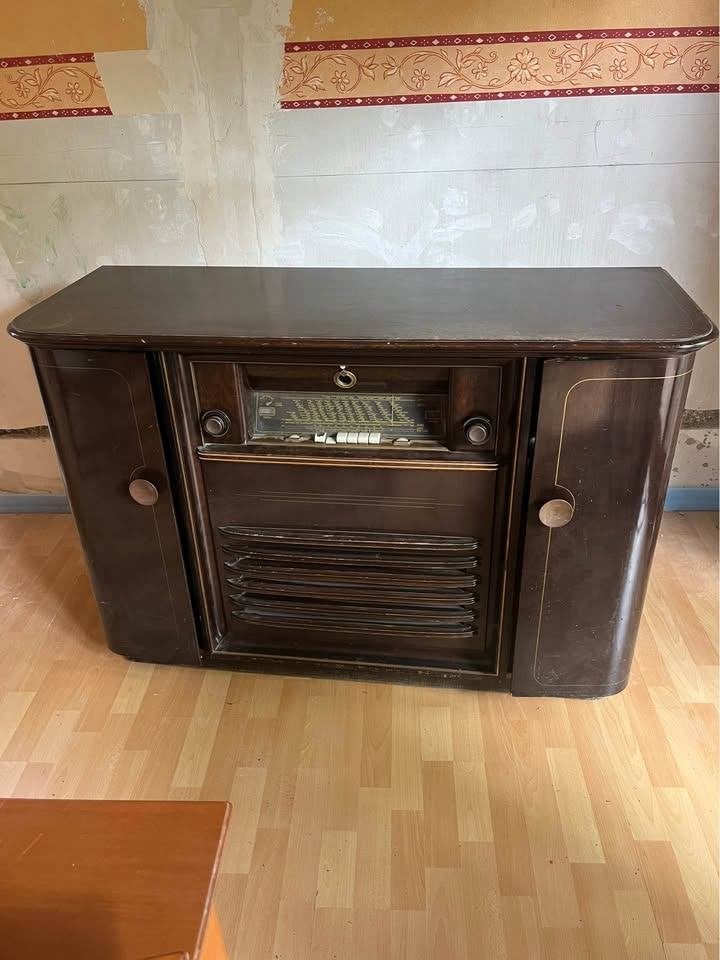 Ancien meuble radio a restaurer, Antiquités & Art, Antiquités | Meubles | Armoires, Enlèvement