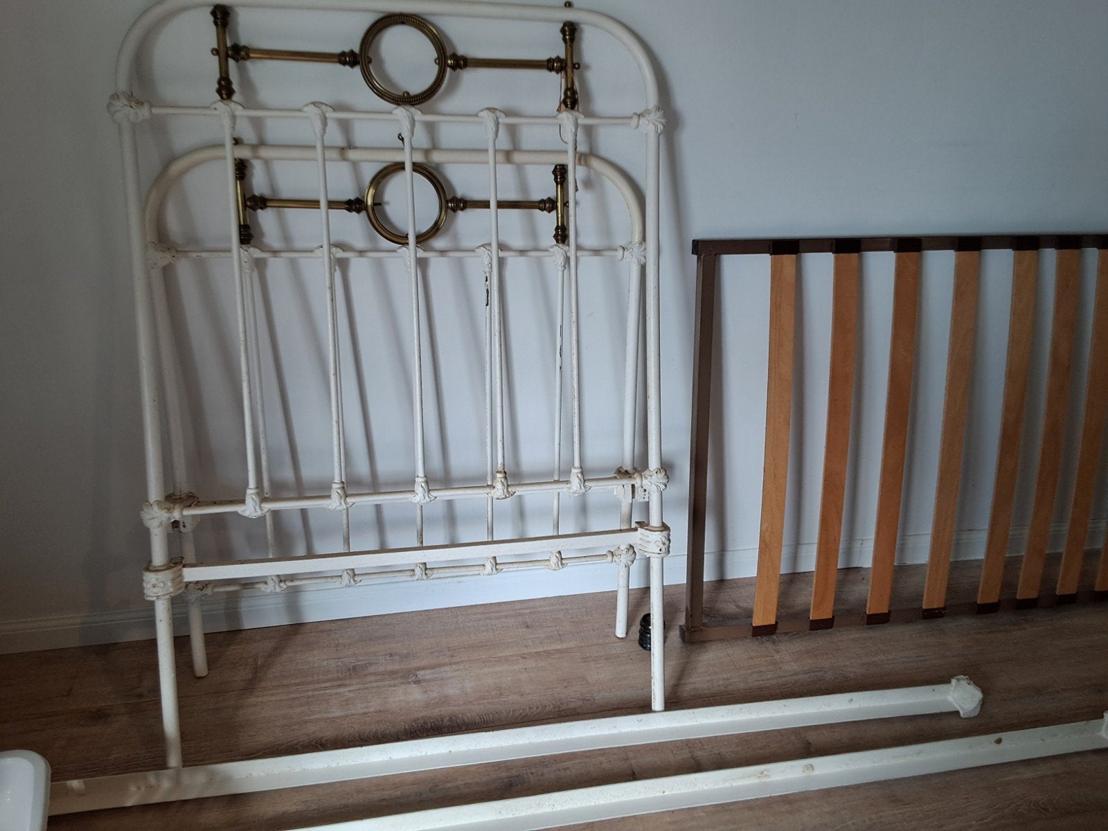 antiek bed, Enlèvement