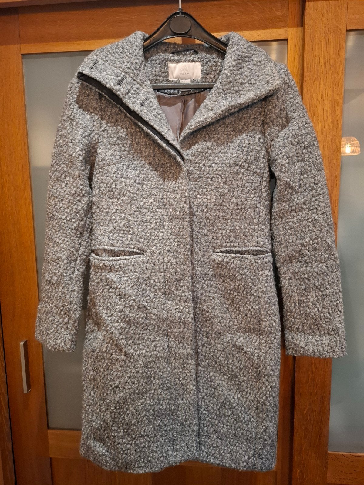 Prachtige grijze mantel in boucle maat 34/xs, Kleding | Dames, Ophalen, H&M, Zo goed als nieuw, Maat 34 (XS) of kleiner