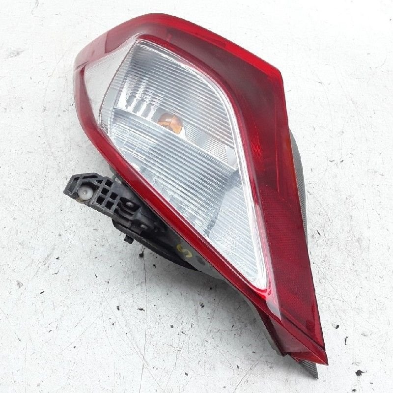 FEU ARRIÈRE GAUCHE Toyota Yaris III (P13) (01-2010/09-2020), Utilisé, Toyota
