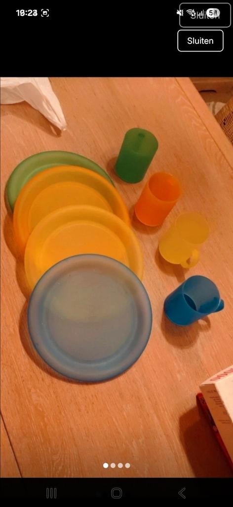 4 grandes assiettes et 4 grandes tasses, Enlèvement ou Envoi, Comme neuf