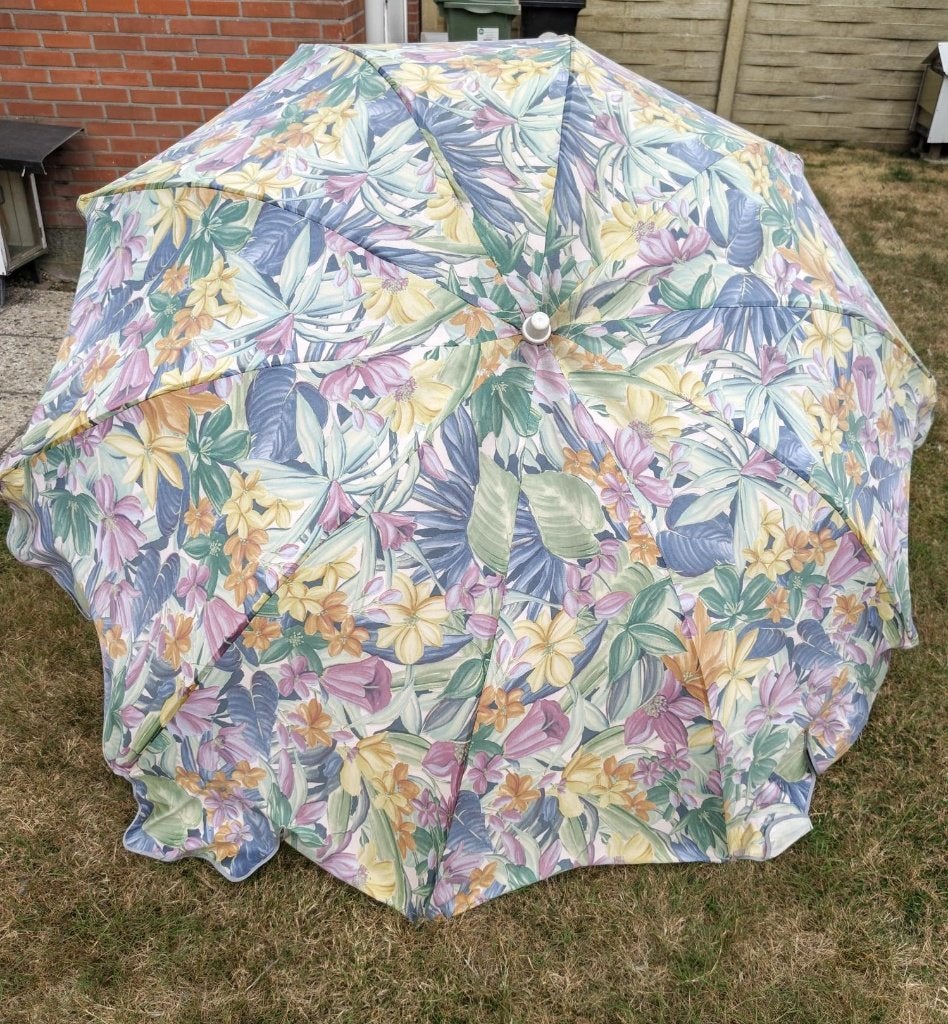 Parasol met bloemenmotief, recht of schuin zetten, Tuin en Terras, Ophalen, Kantelbaar, Gebruikt, 1 tot 2 meter