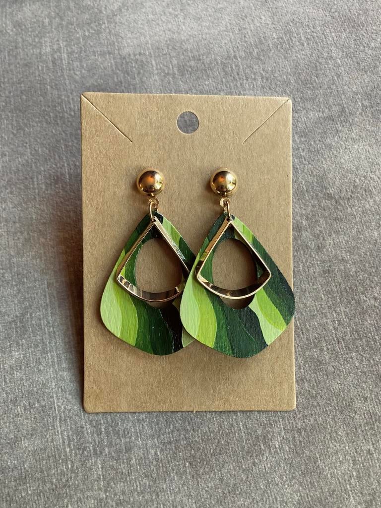 Handbeschilderde Oorbellen Green Wave ByJ&S, Handtassen en Accessoires, Oorbellen, Overige materialen, Nieuw, Ophalen of Verzenden