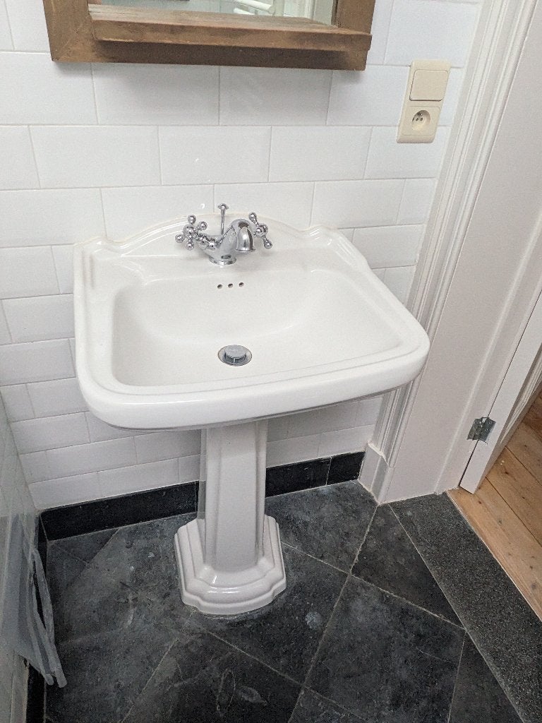 Évier blanc style rétro sur pied avec robinet style rétro, Enlèvement, Utilisé, Chrome, Lavabo