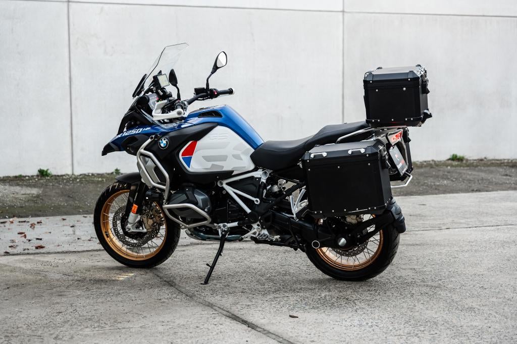 BMW R1250GS Adv.-Akrapovic Exhaust-BMW Navigatie-Koffers, Handvatverwarming, 2 cilinders, 1254 cc, Bedrijf