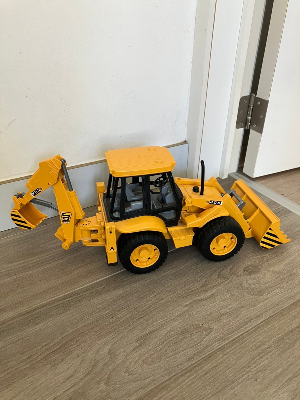 Bruder 931/01 tractor met shovel en graafarm, Ophalen, Gebruikt