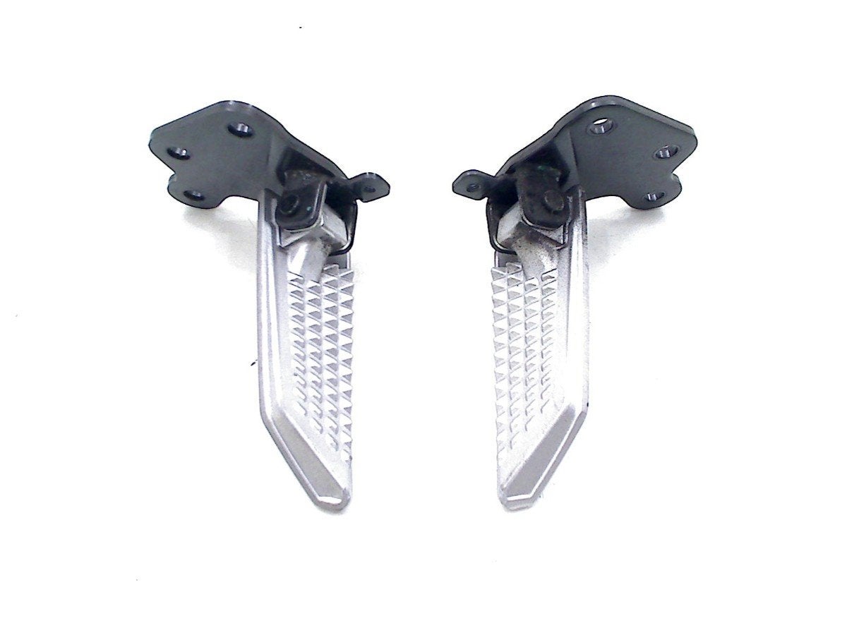 REPOSE-PIEDS SET Sym Symphony ST 50 4T 2021-2024 (E5), Vélos & Vélomoteurs, P.J. Troelstraweg 8 8
3144 CX  MAASSLUIS, NL, Info@cama-motorparts.nl