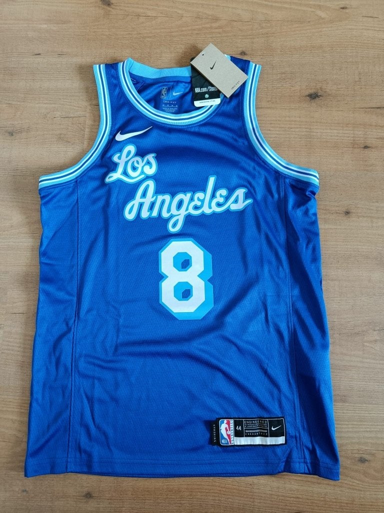 Nike NBA Kobe Bryant Lakers Jersey #8 – Maat M (44) – Nieuw, Sport en Fitness, Basketbal, Nieuw, Kleding, Ophalen of Verzenden