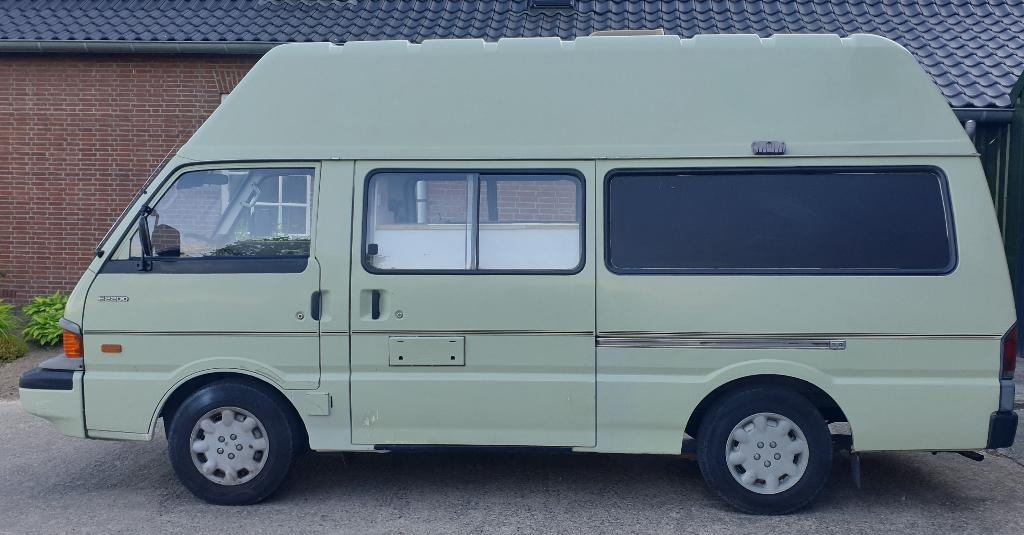 Camping-car MAZDA E2200 avec toit surélevé OLDTIMER, Autos, Oldtimers & Ancêtres, Particulier, Attache-remorque, Mazda, Diesel