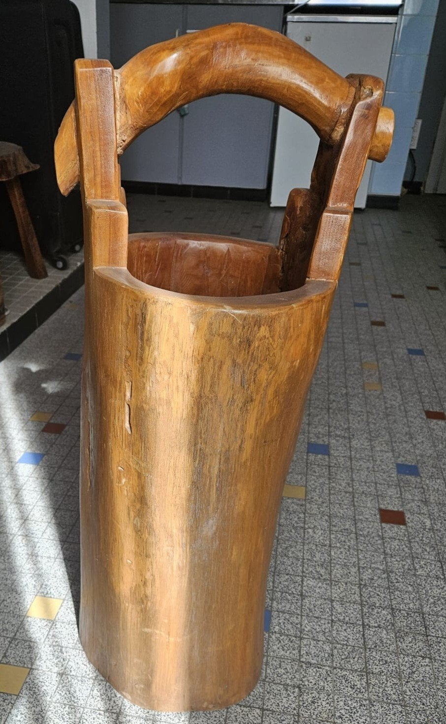 rustieken houten paraplubak, Ophalen