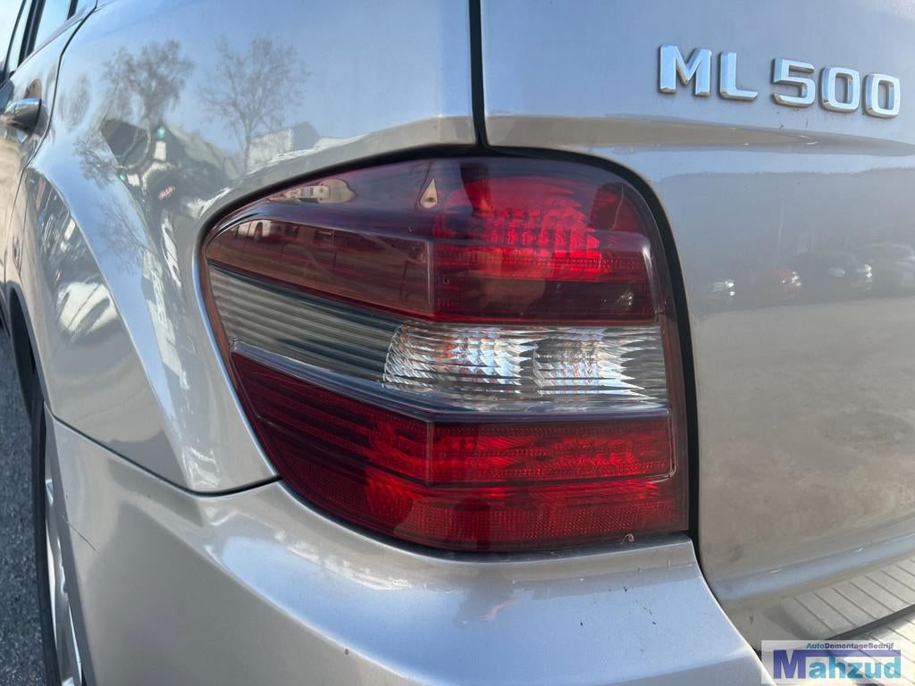 MERCEDES ML W164 links achterlicht (donker) 2005-2012, Gebruikt, Mercedes-Benz AG, Mercedes-Benz, Mercedesstrasse 120
70372  Stuttgart, DE