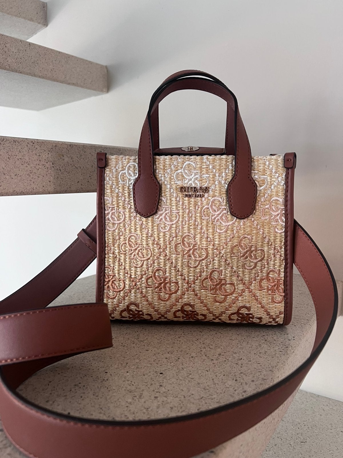 Guess mini handtas, Handtassen en Accessoires, Ophalen, Zo goed als nieuw, Bruin, Handtas