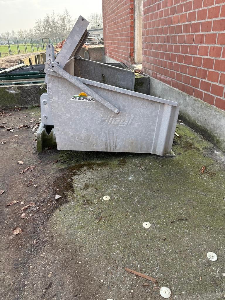 Grondbak tractor, Ophalen, Gebruikt