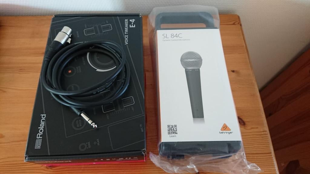 Roland Aira E-4 Voice Tweaker + microfoon, Musique & Instruments, Modules de son, Enlèvement ou Envoi, Comme neuf, Roland