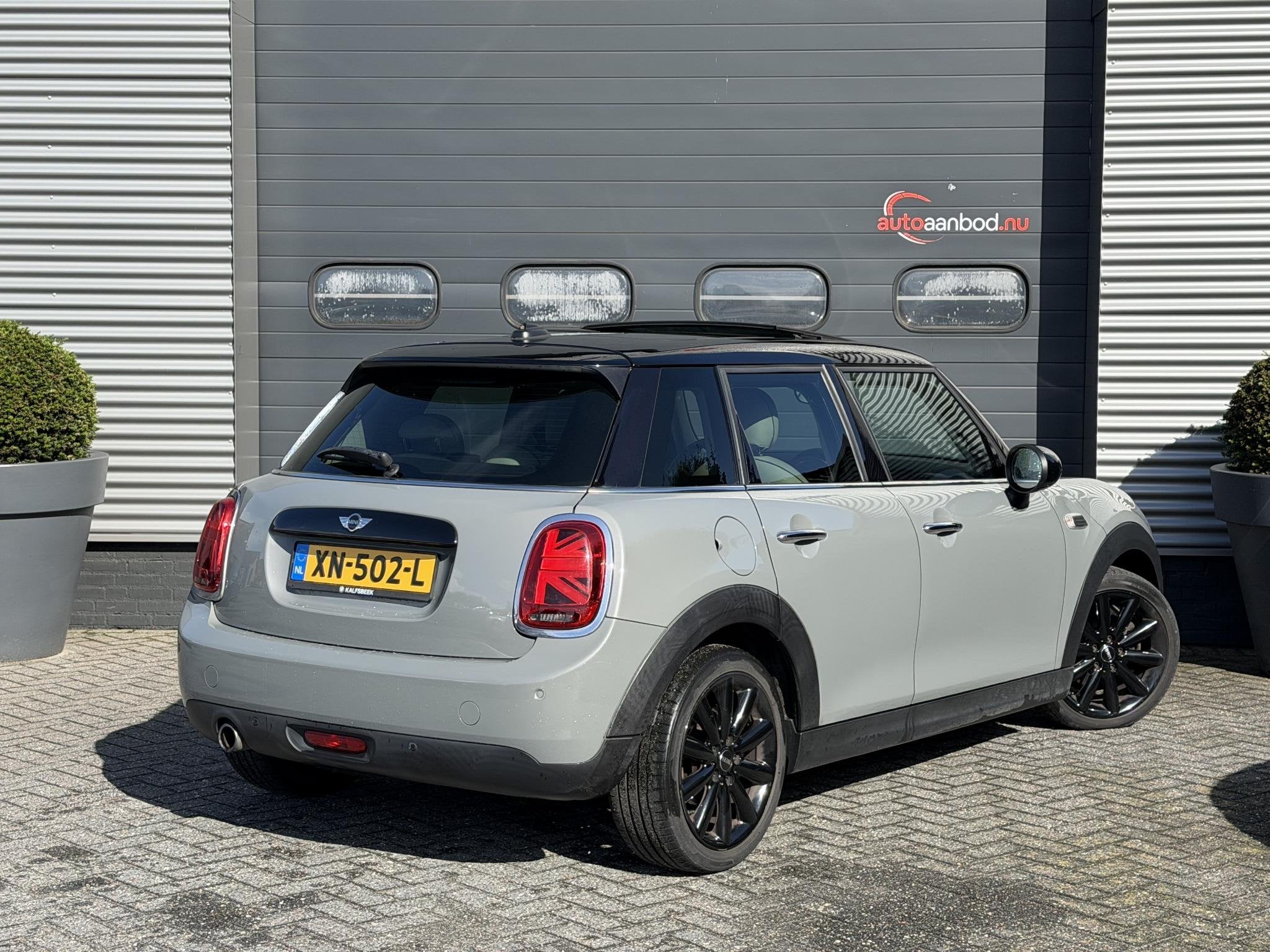 MINI 5-Deurs 1.5 Cooper Chili Serious Business | Panoramdak, Auto's, Gebruikt, Euro 6, 136 pk, Leder en Stof