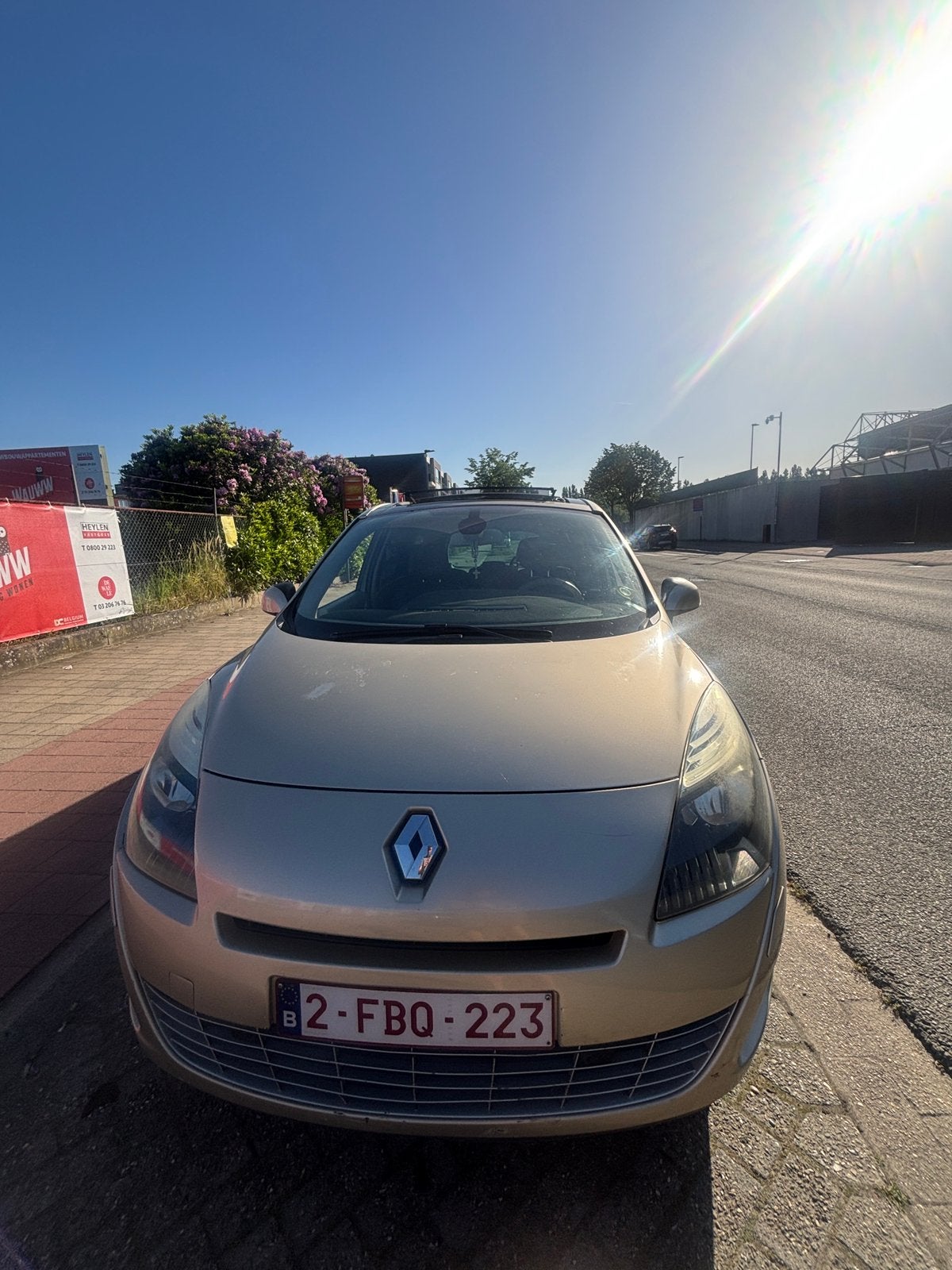 Renault Grand Scenic 1.9 dCi Euro 5 Pano Keyless, Auto's, Renault, Euro 5, Beige, Particulier, Te koop