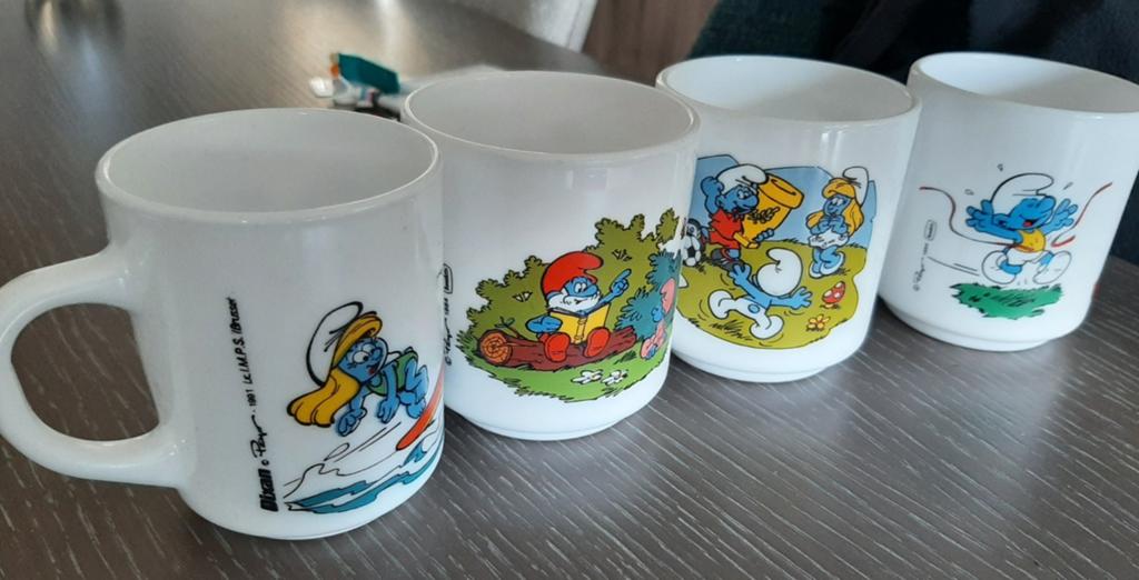 8 tasses Schtroumpf (recto et verso sur la photo), Enlèvement ou Envoi, Schtroumpfs