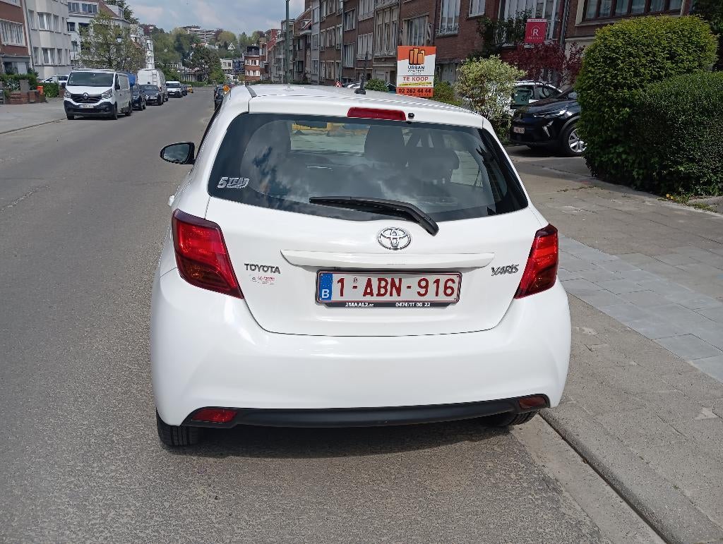 Toyota Yaris essence autom. 32800 km carpass, Autos, Achat, Euro 6, Carnet d'entretien, Noir