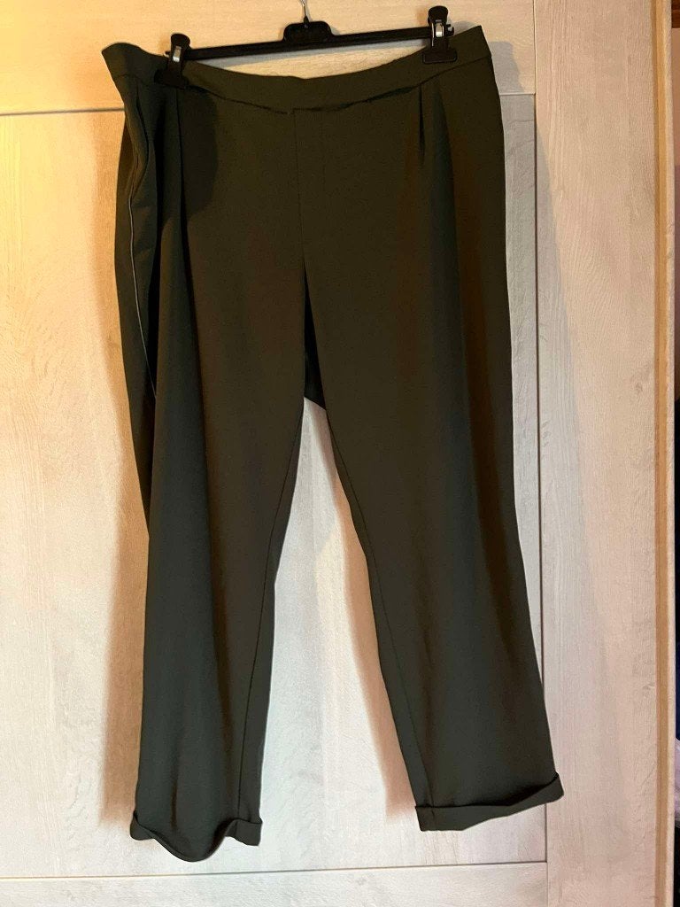 broek groen met rekker paprika maat4 =50, Kleding | Dames, Ophalen of Verzenden, Zo goed als nieuw, Paprika, Broek of Spijkerbroek