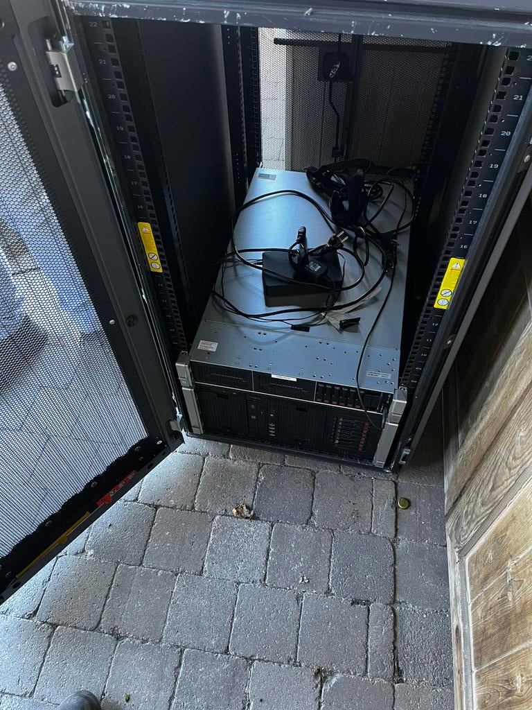 Server kast, Ophalen, Zo goed als nieuw