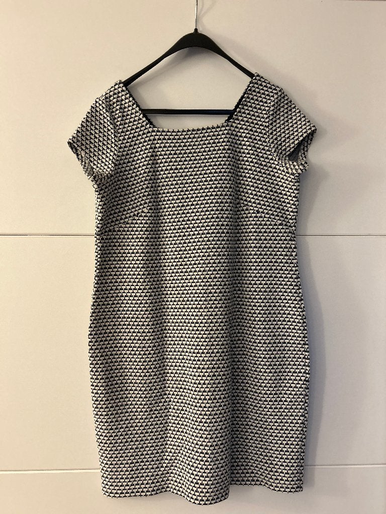 Witte jurk met zwarte print, Kleding | Dames, Blauw, Maat 42/44 (L), Ophalen of Verzenden, Zo goed als nieuw