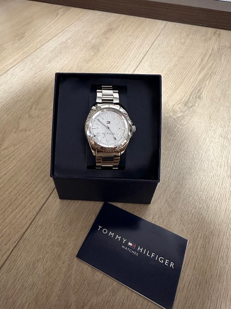 Tomy hilfiger Horloge Dames, Ophalen, Zo goed als nieuw