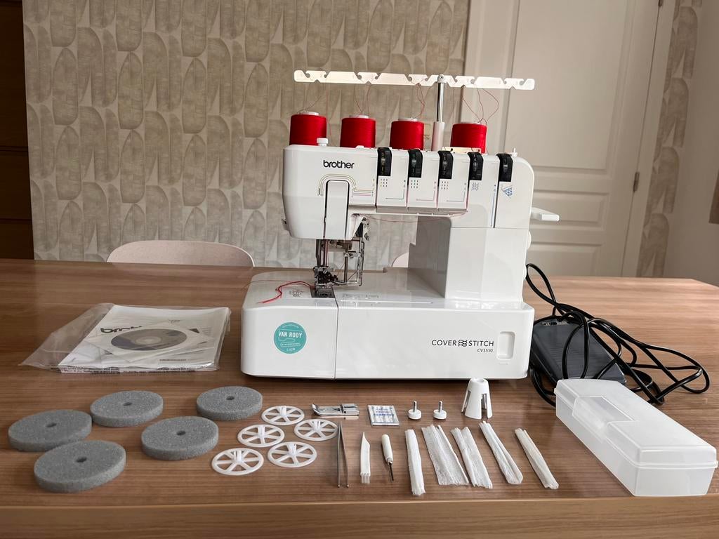 Brother Coverlock CV3550 incl 4 sets garen, Hobby & Loisirs créatifs, Machines à coudre & Accessoires, Enlèvement, Comme neuf