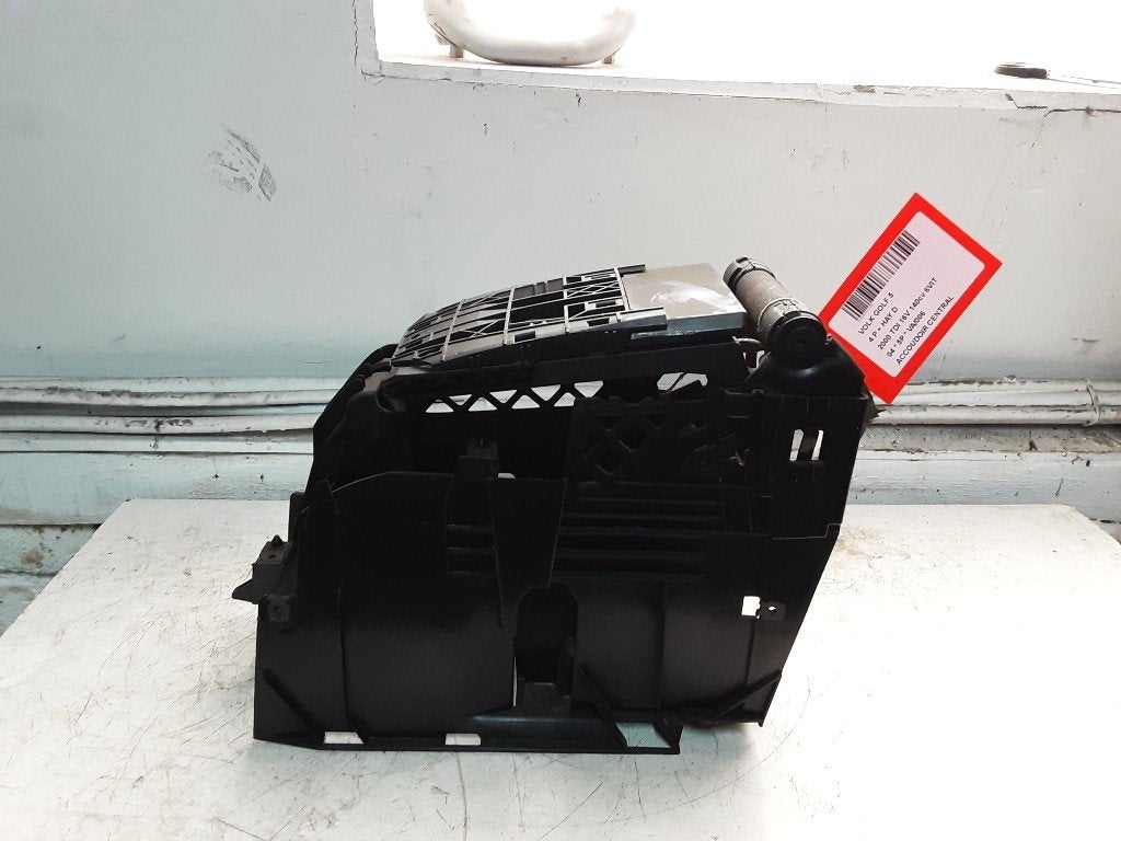 CONSOLE CENTRALE Volkswagen Golf V (1K1) (1K0864251), Volkswagen, Mevr. I. Hauben, Utilisé, Rue de l'Espoir 34 34
4030  GRIVEGNÉE, BE