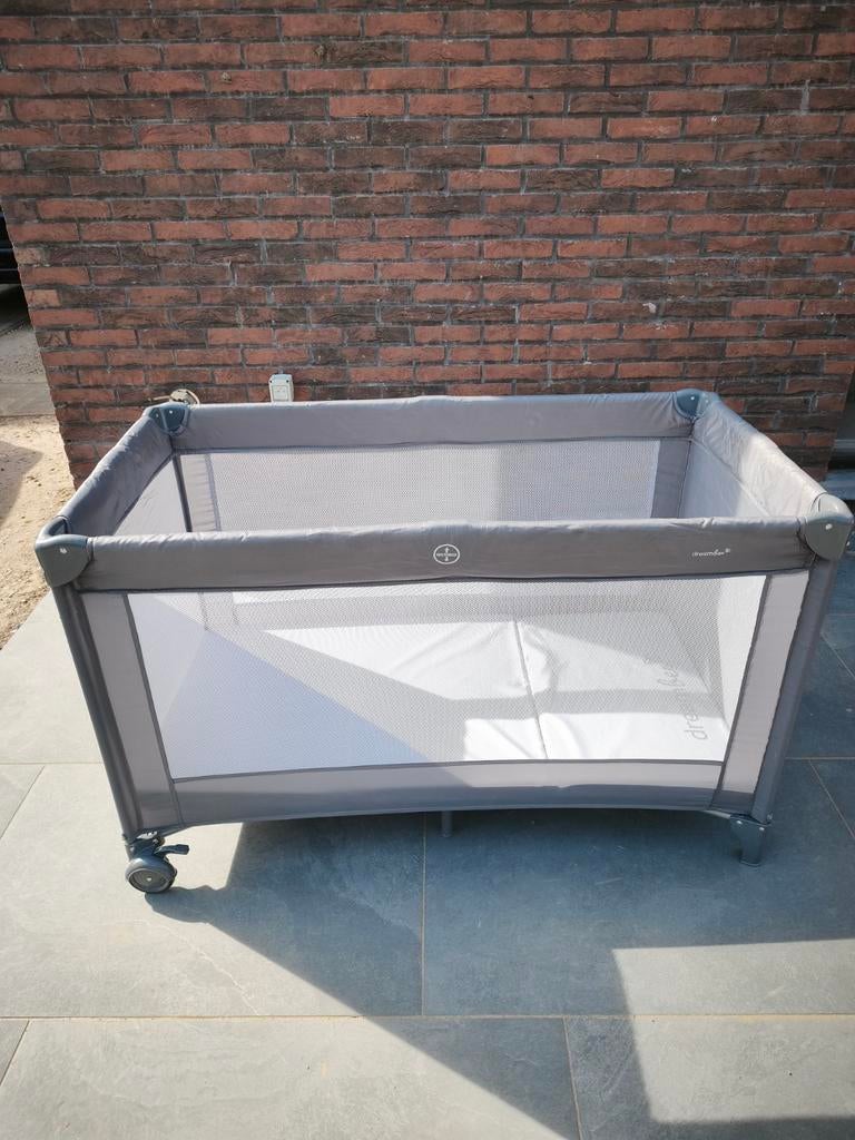 Lit de voyage + matelas d'appoint, rarement utilisé., Enlèvement, Roulettes