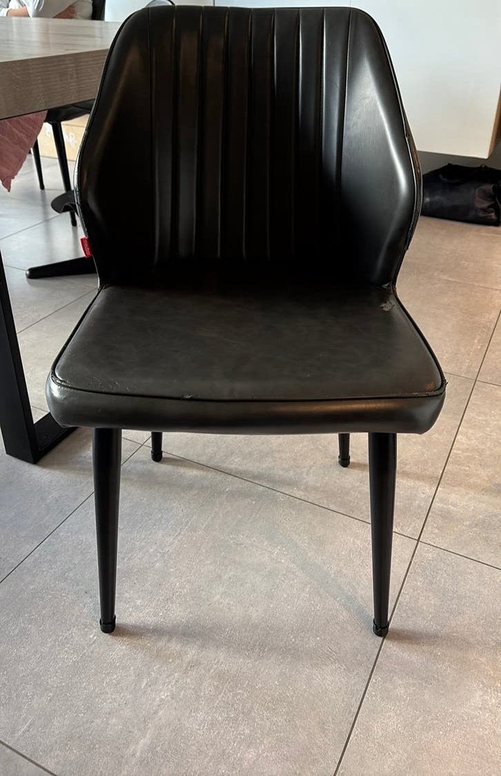GRATIS 6 Eetkamer stoelen met slijtage en 1 poot met barst, Synthétique, Gris, Enlèvement, Cinq, Six Chaises ou plus