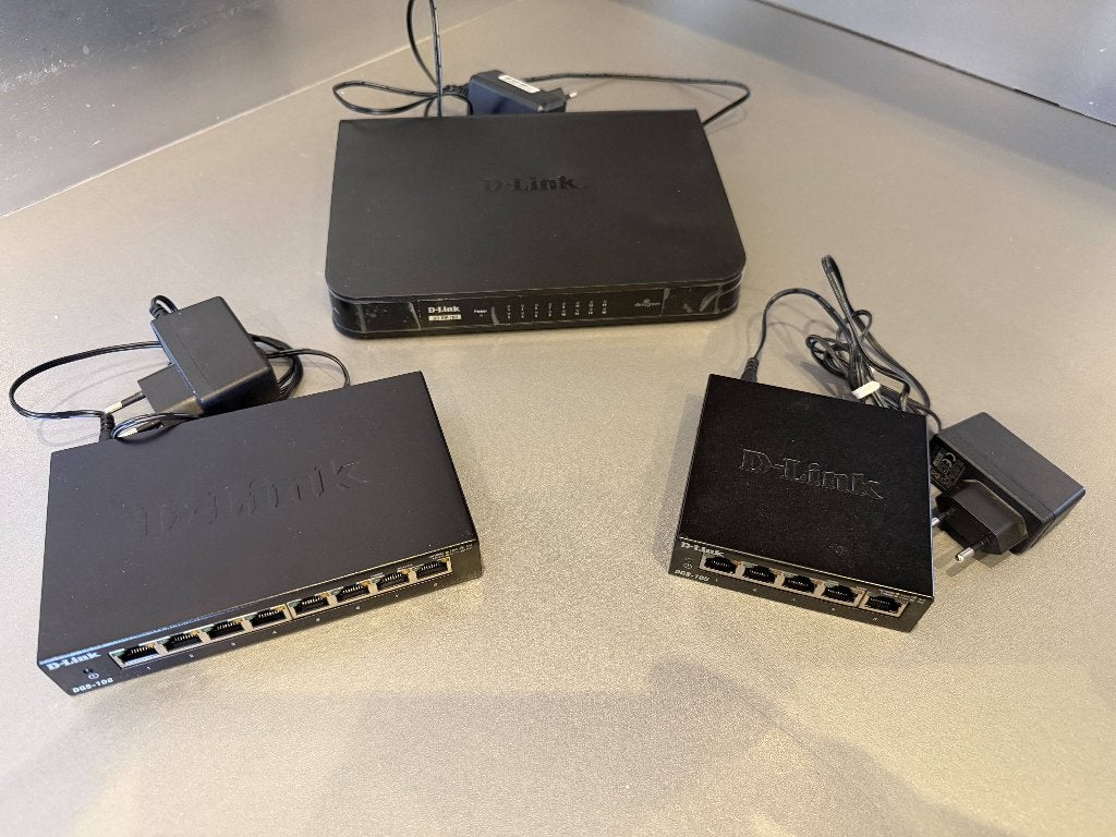 Lot Switch réseau D-Link Gigabyte, Computers en Software, Netwerk switches, Ophalen, Zo goed als nieuw