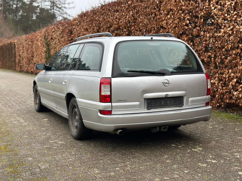 Opel Omega 2.2 Benzine 2003 in propere staat export, Auto's, Omega, Zwart, Electronic Stability Program (ESP), Bedrijf
