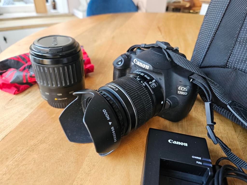 Digitale reflexcamera Canon EOS 1200D, Audio, Tv en Foto, Fotocamera's Digitaal, Ophalen, Zo goed als nieuw, 12 Megapixel, Canon