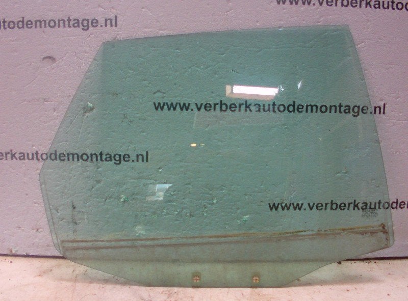 VITRE ARRIERE DROITE Volvo V40 (VW) (01-1995/06-2004), Info@volvocars.com, Volvo Car Germany GmbH, Siegburger Straße 229
50679  Köln, DE
