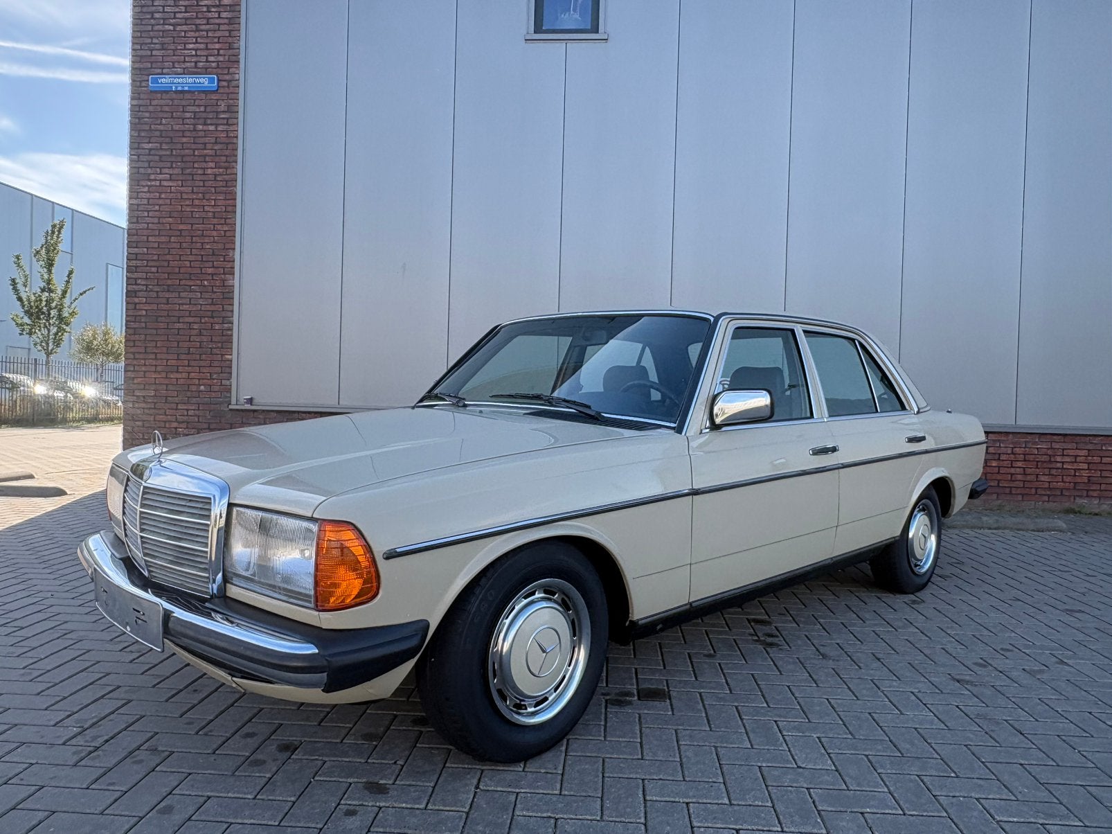 Mercedes w123 230E AUTOMAAT LPG/BENZINE, Automaat, 4 cilinders, Beige, 80 kW