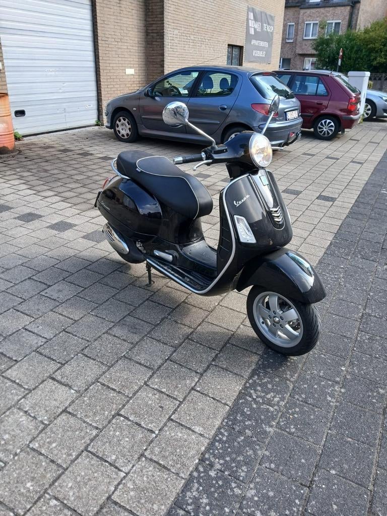 Vespa 250 GTS bouwjaar 2015, Fietsen en Brommers, Scooters | Vespa, Ophalen of Verzenden, Zo goed als nieuw