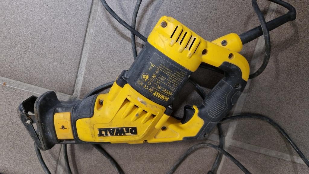 Dewalt reciprozaag in goede staat, Doe-het-zelf en Bouw, Bouwliften, Ophalen of Verzenden