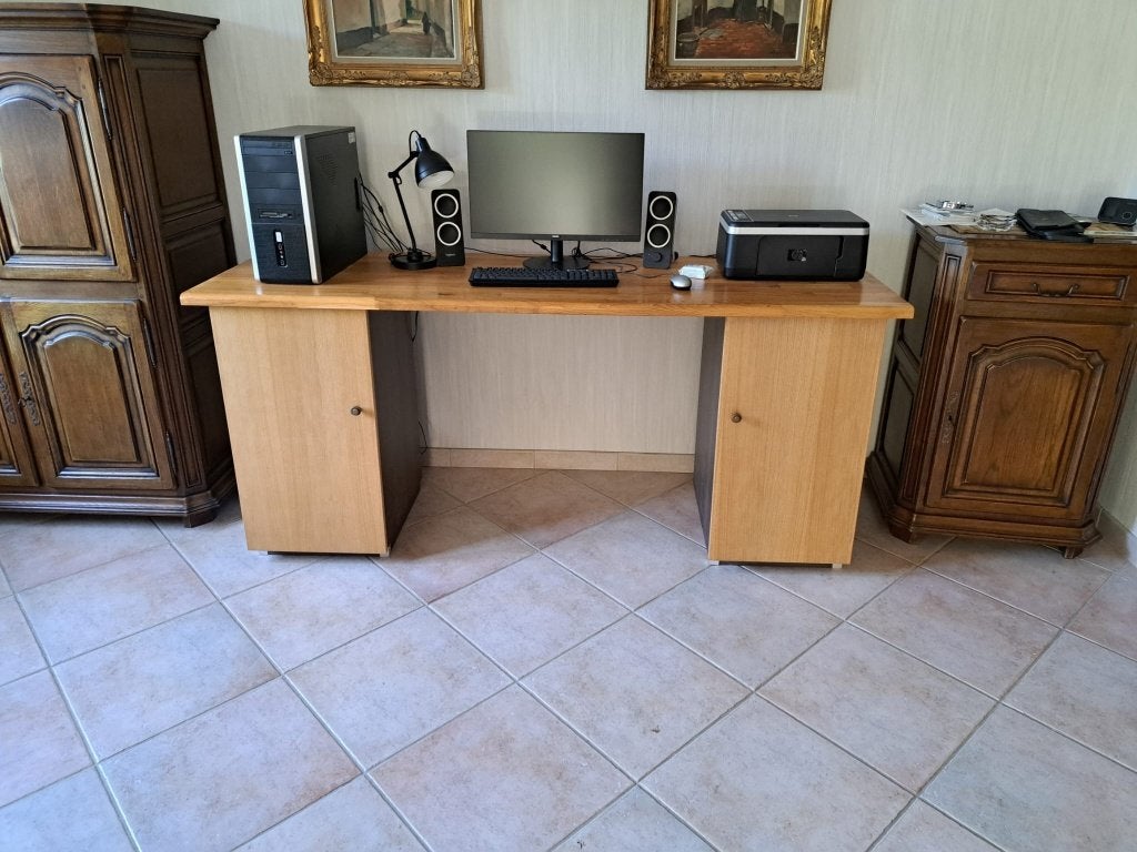 Bureau - elektrische voorziening, Huis en Inrichting, Bureaus, Ophalen, Zo goed als nieuw, Hout