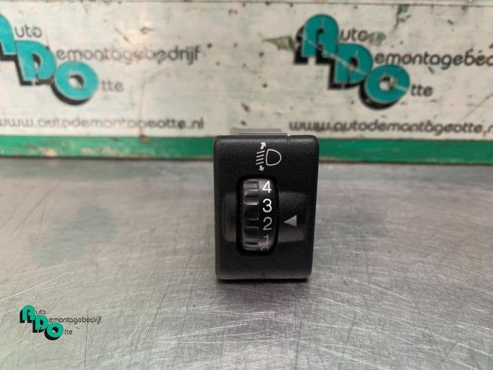 Commutateur phare hauteur réglable d'un Suzuki Ignis (Ignis, -, 3 mois de garantie, Utilisé, -