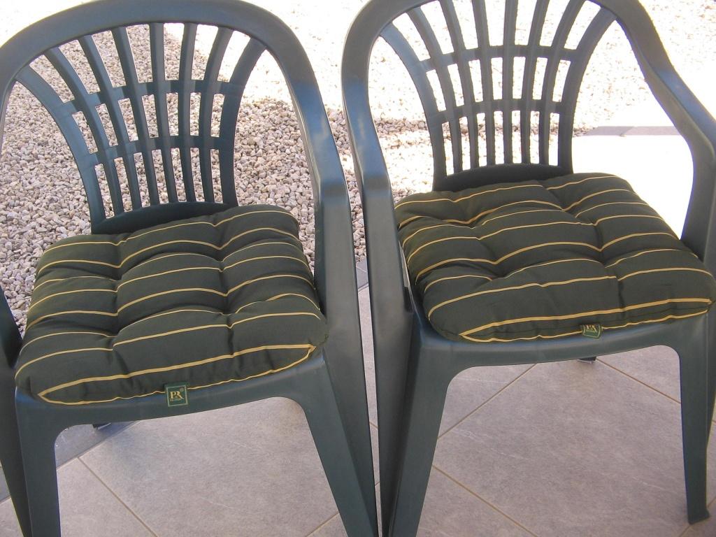2 nieuwe  stoelkussens (geen stoelen), Tuin en Terras, Tuinmeubel-accessoires, Ophalen, Nieuw